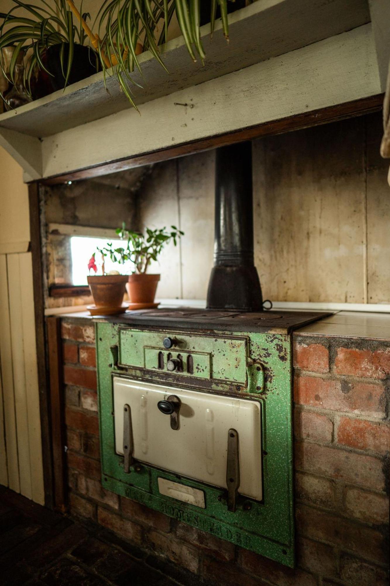 Cosy Farmstay: Green Cabin At Whispering Woods Beedelup Exteriör bild