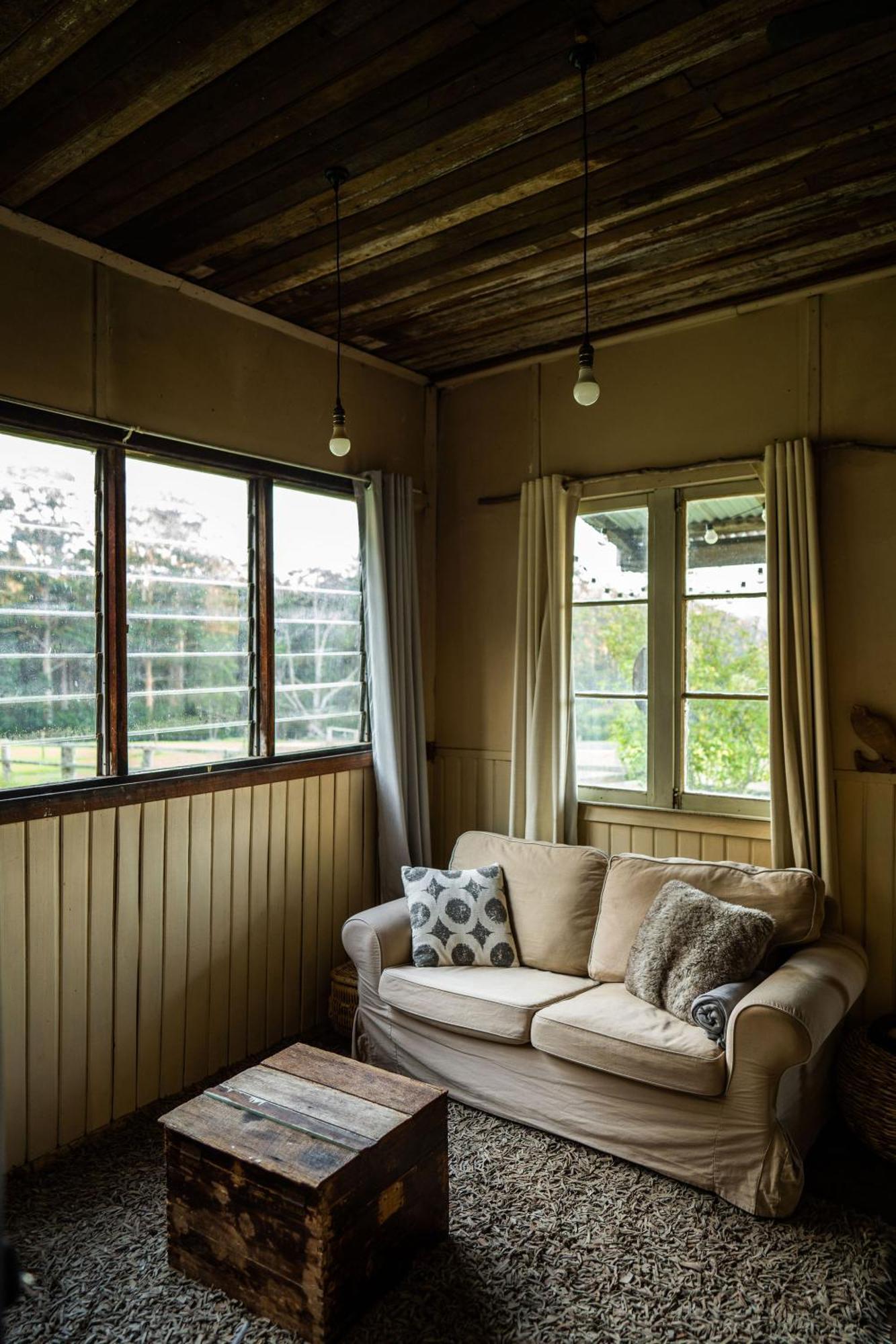 Cosy Farmstay: Green Cabin At Whispering Woods Beedelup Exteriör bild