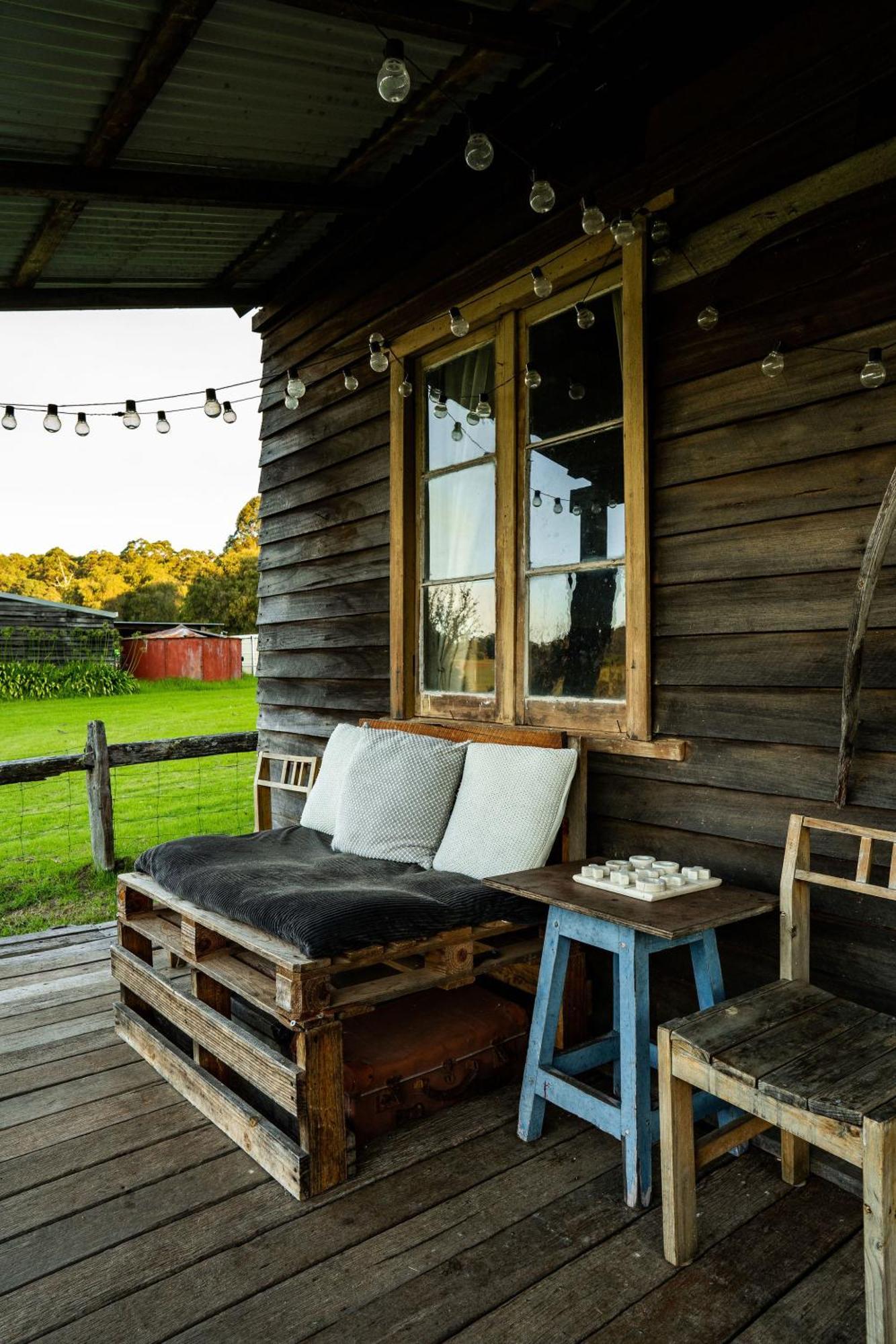 Cosy Farmstay: Green Cabin At Whispering Woods Beedelup Exteriör bild