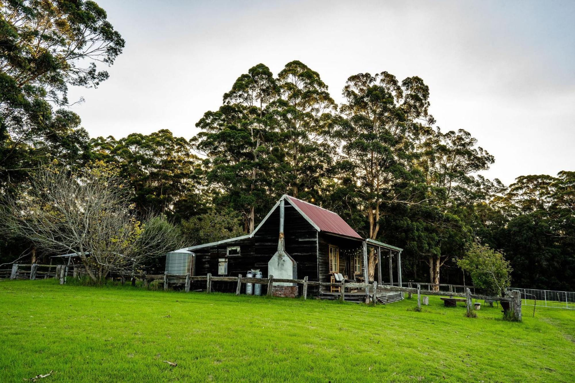 Cosy Farmstay: Green Cabin At Whispering Woods Beedelup Exteriör bild